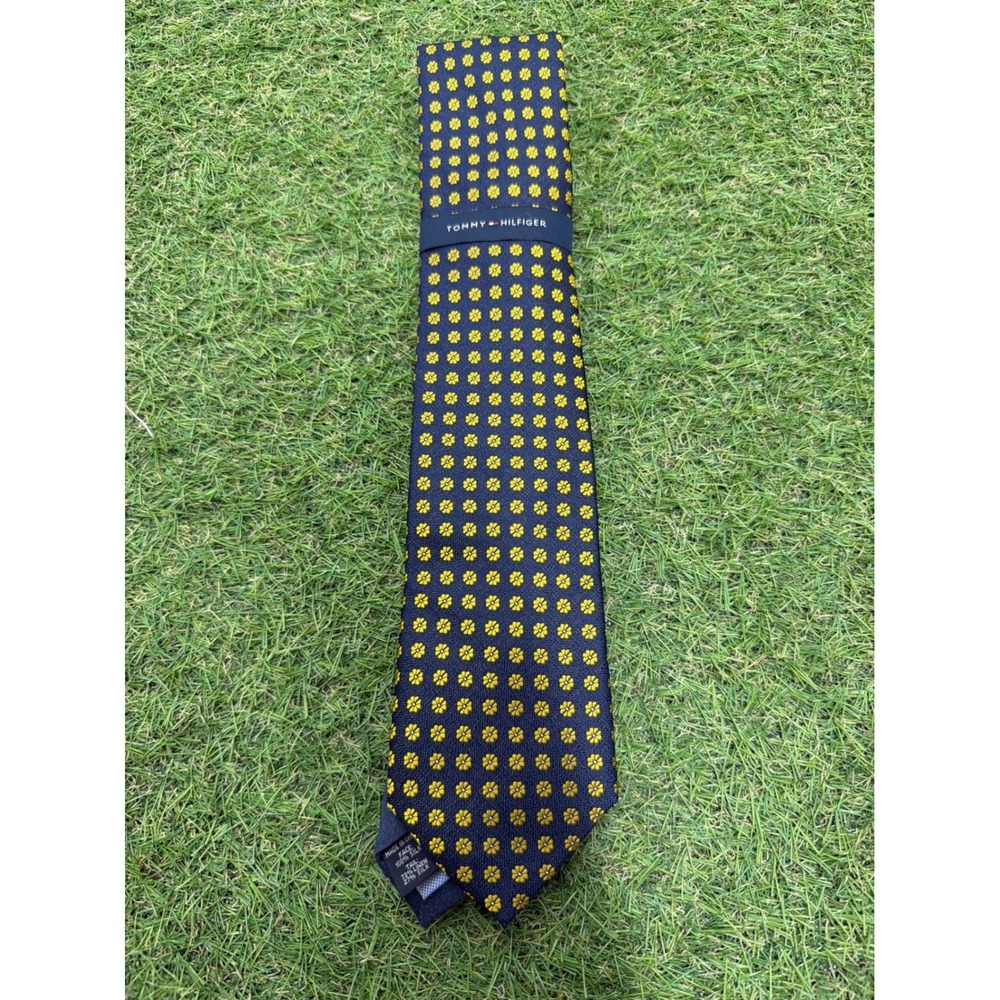 Tommy Hilfiger Mens Silk Blend Tie Navy Blue Yellow Blended Flower Medallion NEW